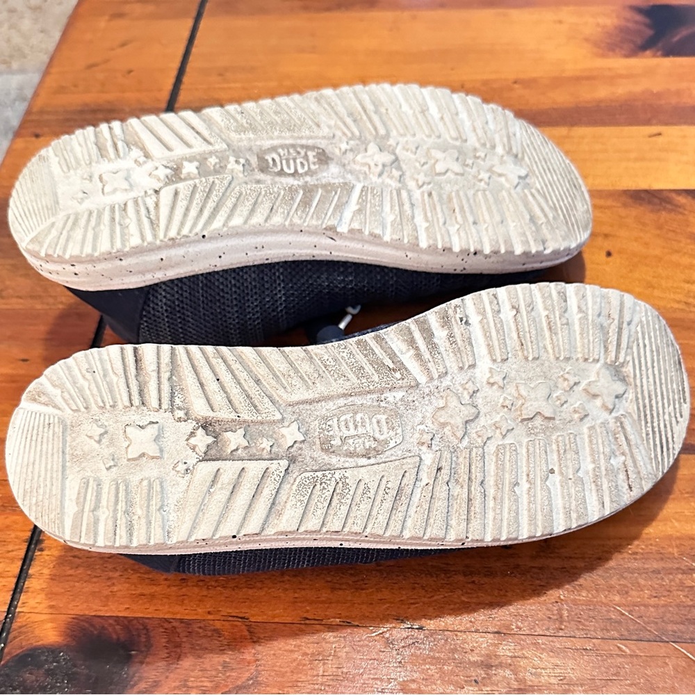 Hey Dude Navy Slip-On Shoe. Good condition. Size 7 - Picture 6 of 6